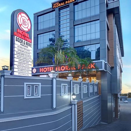 Hotel Floral Park Kottayam Ngoại thất bức ảnh
