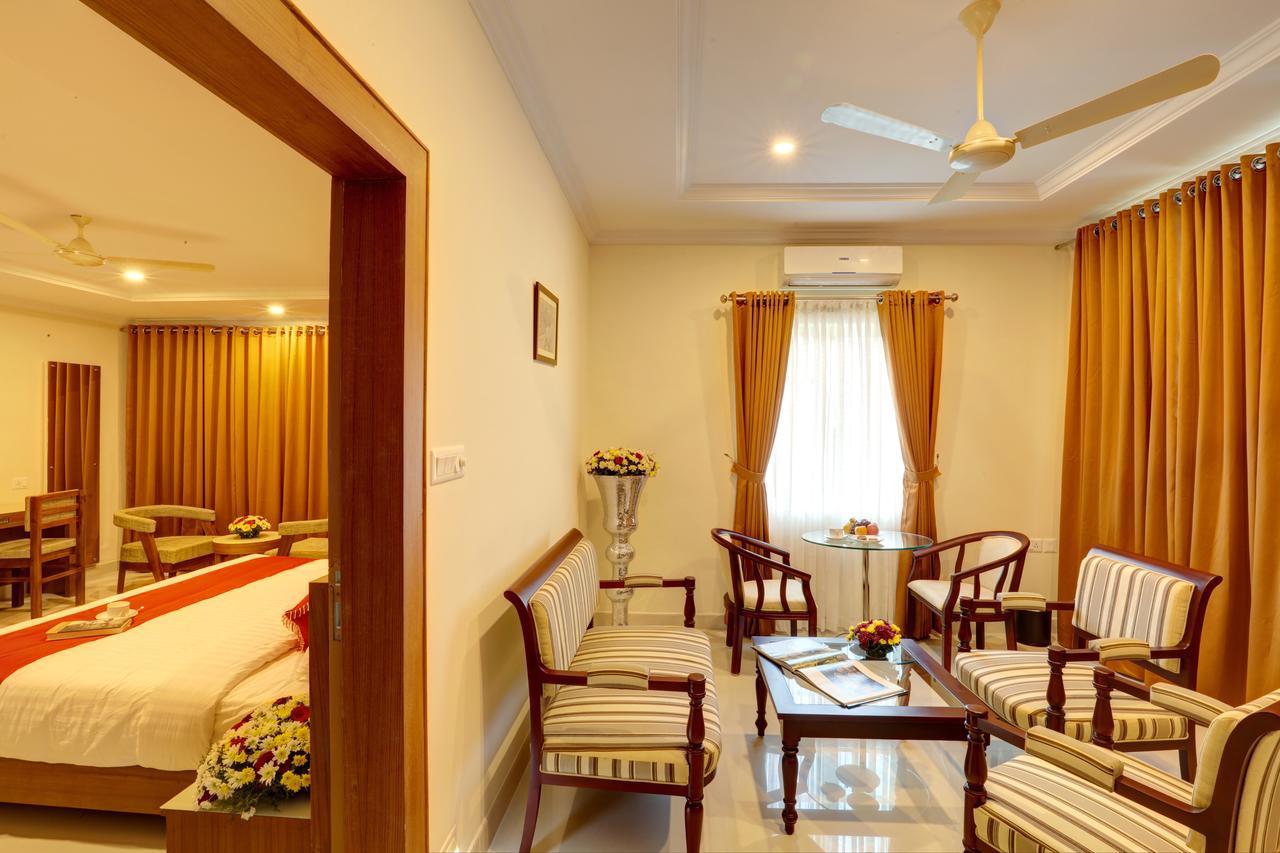 Hotel Floral Park Kottayam Ngoại thất bức ảnh